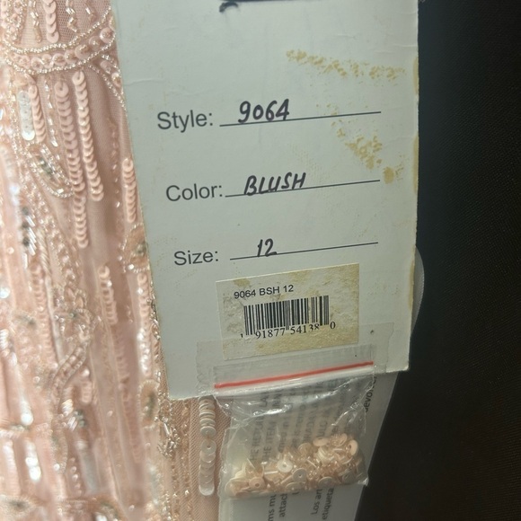 Mac Duggal 9064 NWT EMBELLISHED CAP SLEEVE FAUX WRAP TRUMPET GOWN - Picture 9 of 14